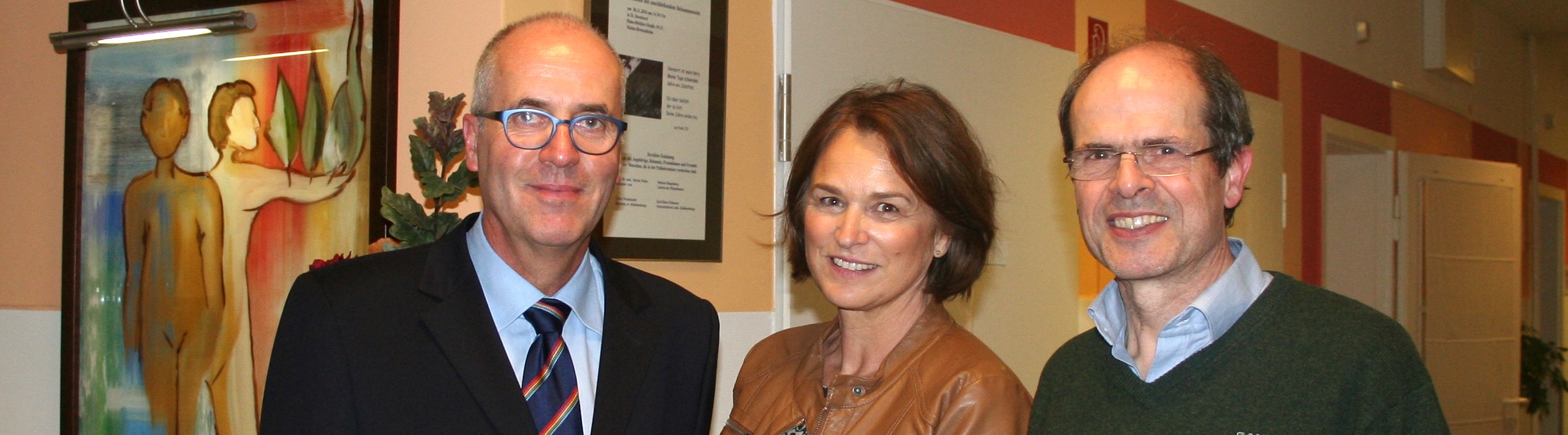 Der Stiftungsrat (v.l.n.r.): Bernhard Nellessen (Fernsehdirektor SWR i.R., Kommunikationsberater), Susanne Conrad (ZDF-Moderatorin, Autorin), Prof. Dr. med. Martin Weber (ehemaliger Leiter der Abteilung für Palliativmedizin der Universitätsmedizin Mainz, Vertreter der Stifter)